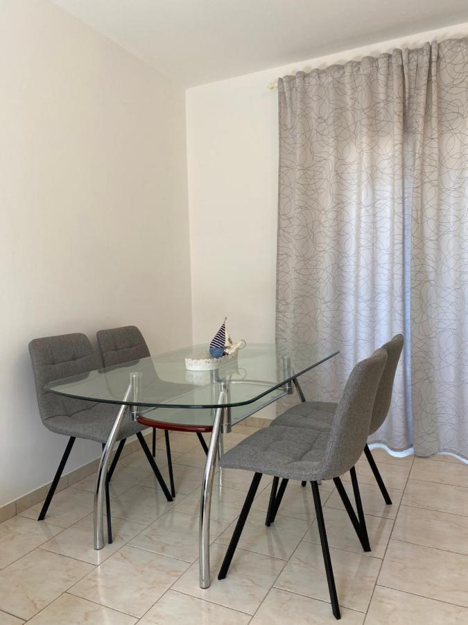 Apartments Mikecin Novigrad  ภายนอก รูปภาพ