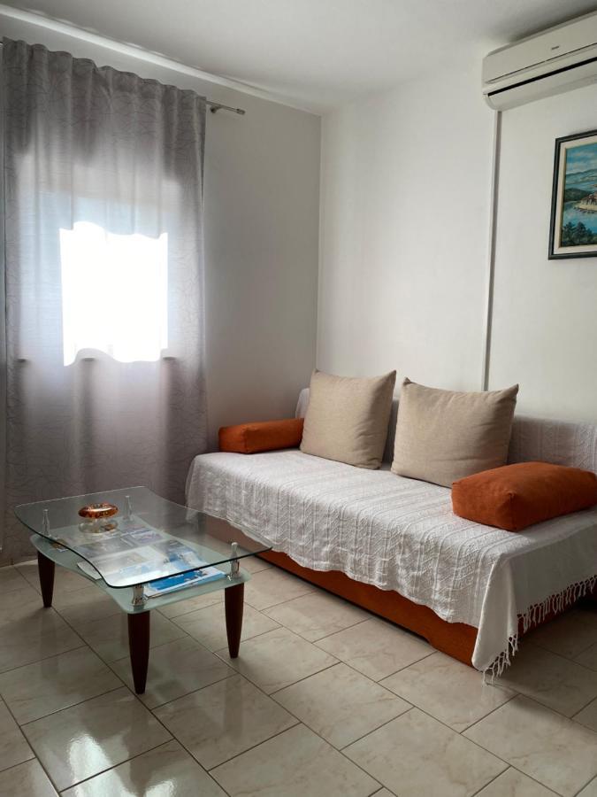 Apartments Mikecin Novigrad  ภายนอก รูปภาพ